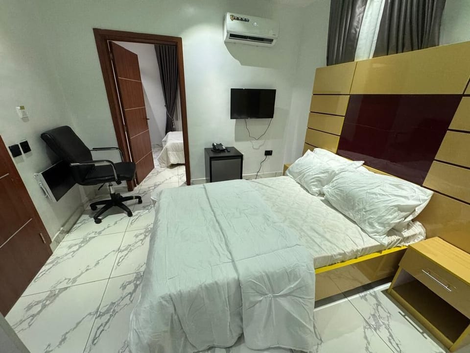 Luxury Double or Twin Room | Laptop workspace, WiFi (free)