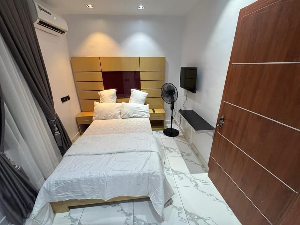 Basic Room | Laptop workspace, WiFi (free)