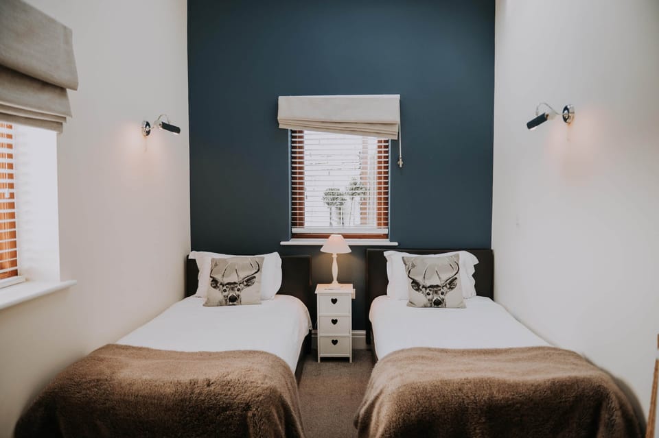 The Wild Woodpecker, Cobblestone Barn