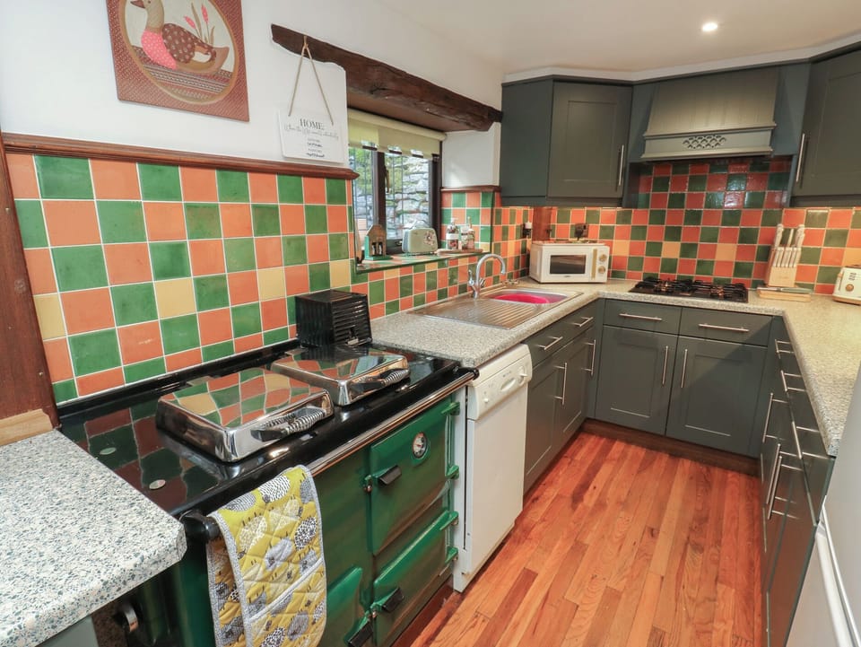 Dishwasher, cookware/dishes/utensils