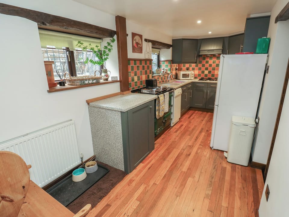 Dishwasher, cookware/dishes/utensils