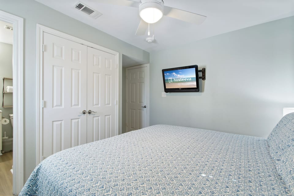 Signature Condo, 2 Bedrooms, Kitchen, Beach View | Iron/ironing board, WiFi (free), individually decorated