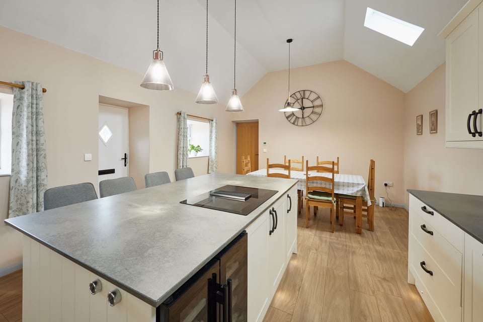 House | 3 bedrooms, desk