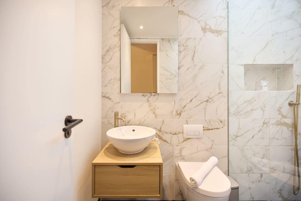 Mill Hill Mews Home with Garden Apartment in London