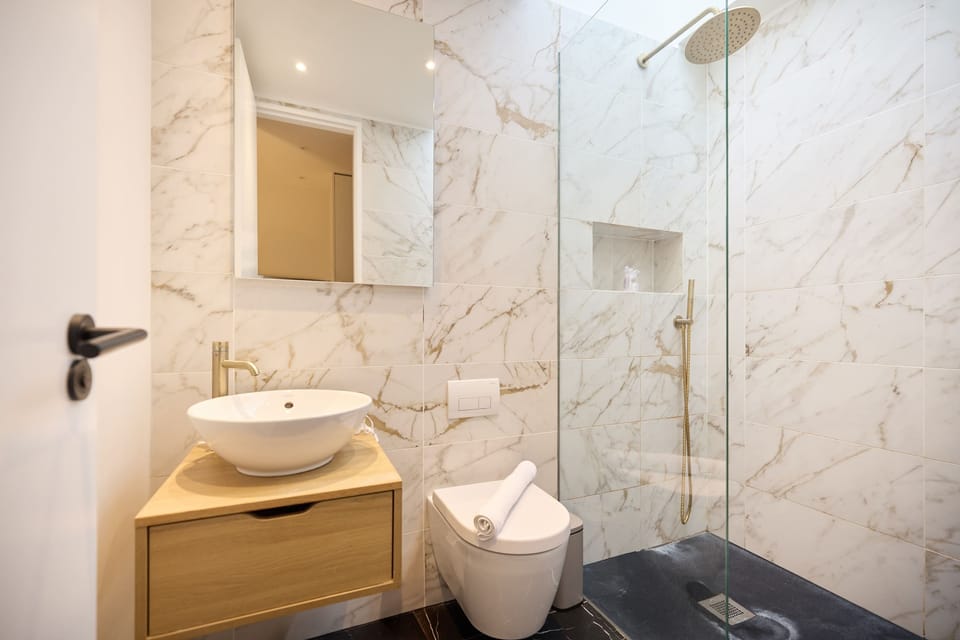 Mill Hill Mews Home with Garden Apartment in London