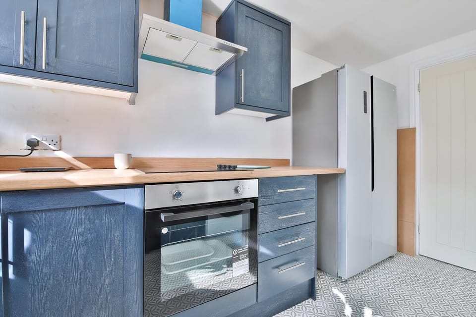 House (Charming 3 Bed Home Near Caerphilly C) | Private kitchen