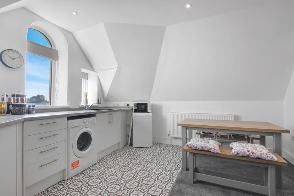 Apartment (Cardiff City Base – Modern 2-Bed Ap) | Private kitchen