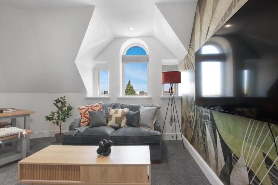 Apartment (Group Getaway – Stylish 2-Bed Cardi) | Living room | Flat-screen TV