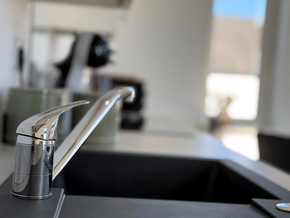 Apartment (The Family Nest – 3-Bed Apartment w) | Private kitchen | Cookware/dishes/utensils