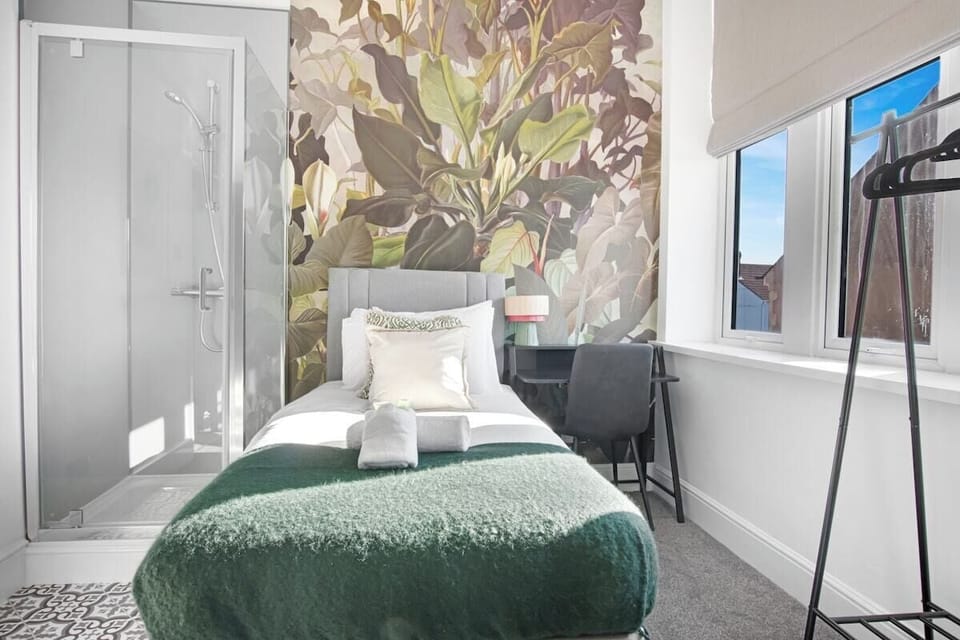 Apartment (The Family Nest – 3-Bed Apartment w) | 3 bedrooms, cribs/infant beds, free WiFi
