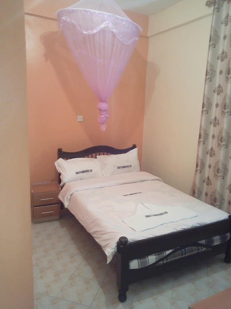 Free WiFi, bed sheets