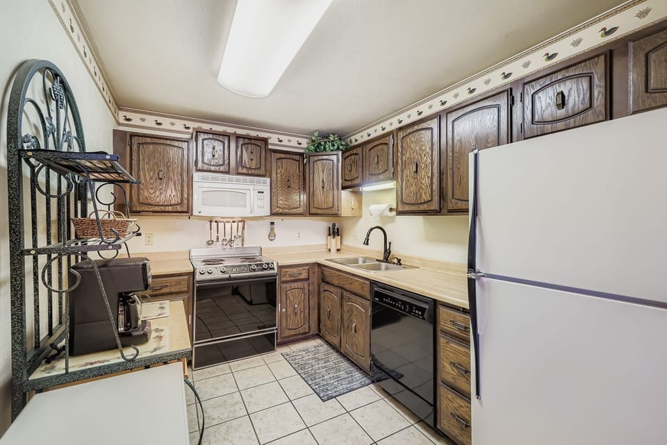Condo, 2 Bedrooms | Private kitchen | Coffee/tea maker, fridge, oven, toaster