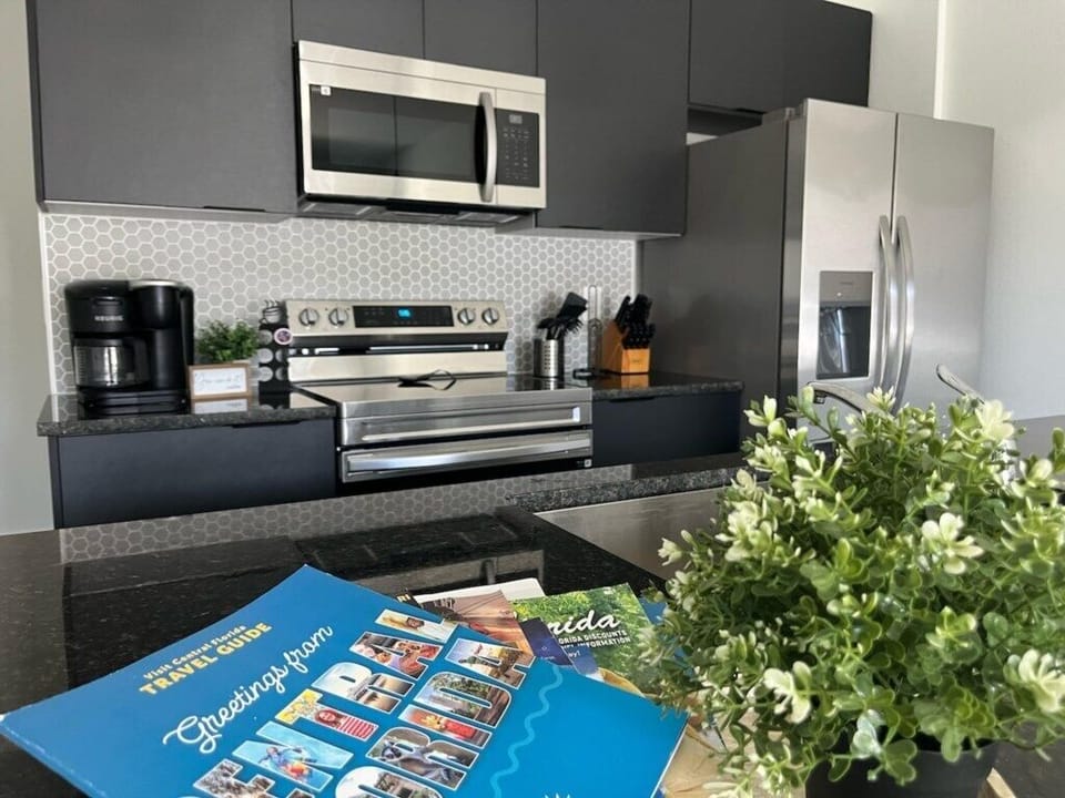 Kitchenette image 4