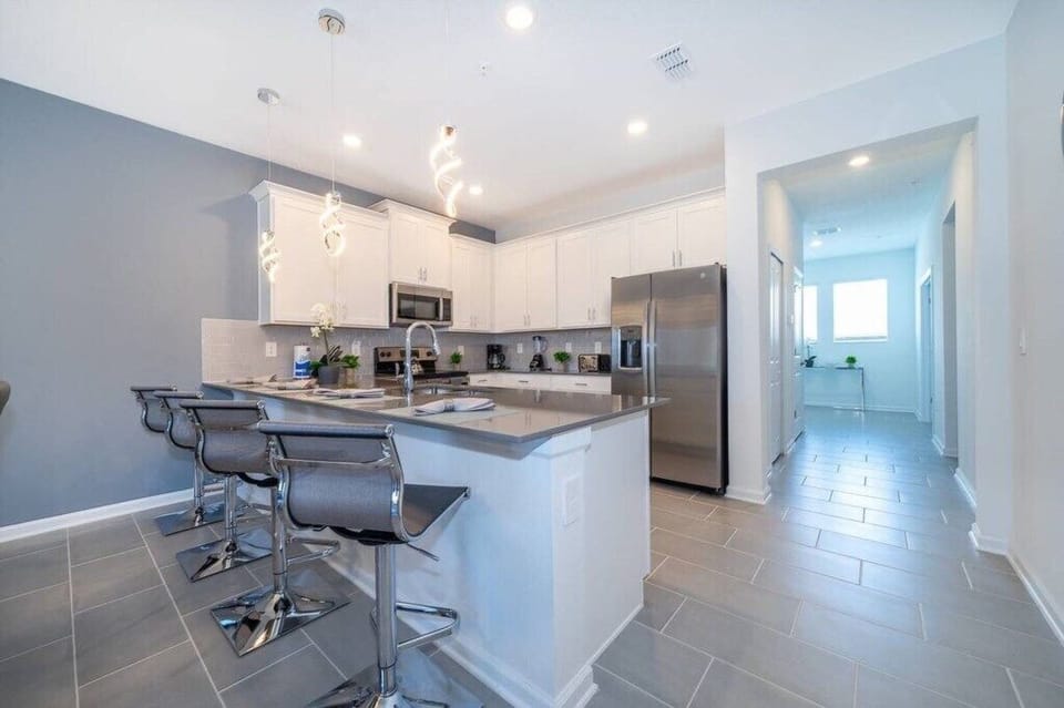 Full kitchen image 3