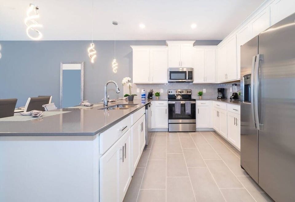 Full kitchen image 2
