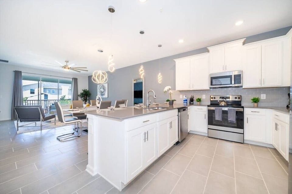 Full kitchen image 1
