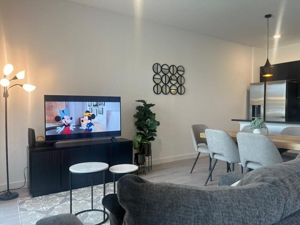 Living room image 5