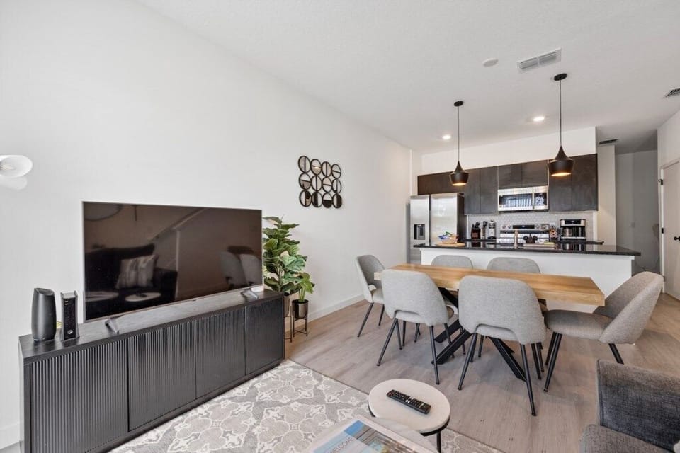 Dining area image 3