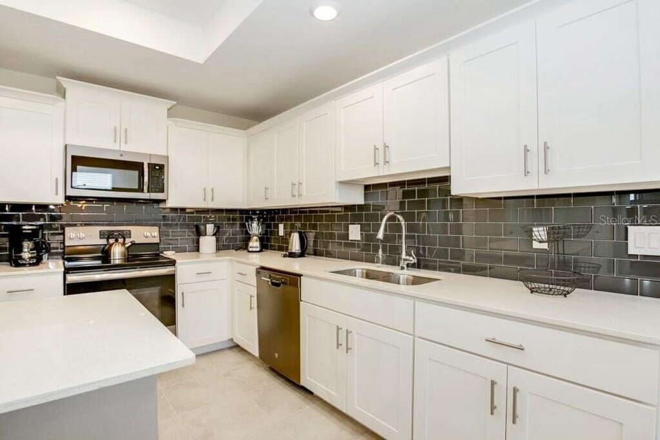 Full kitchen image 2