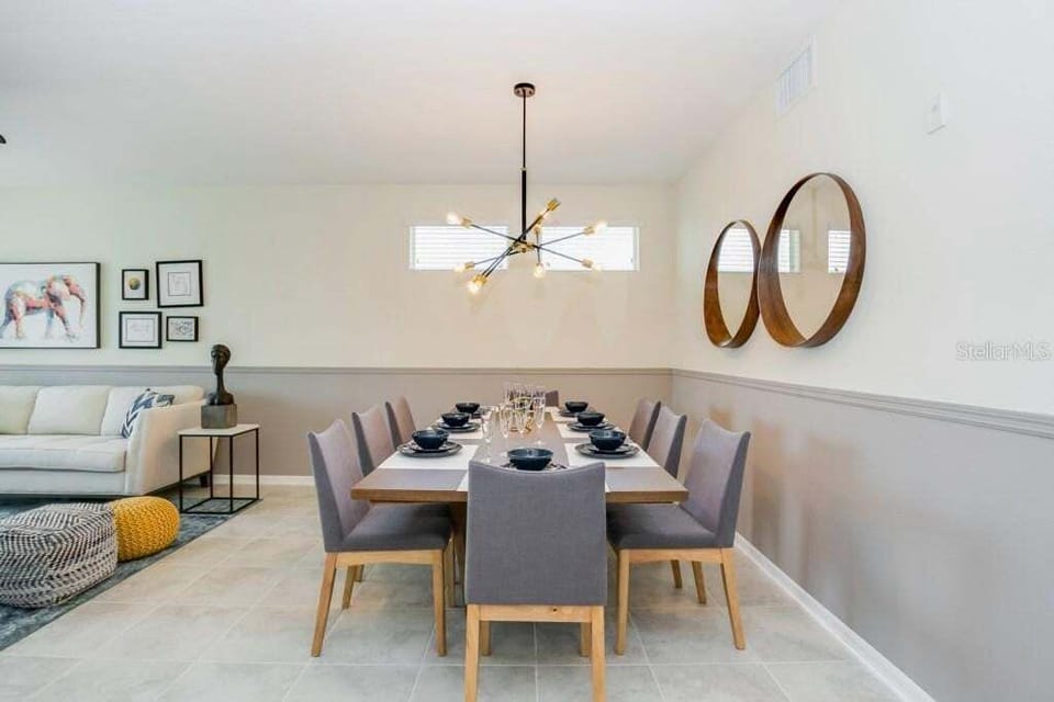 Dining area image 4