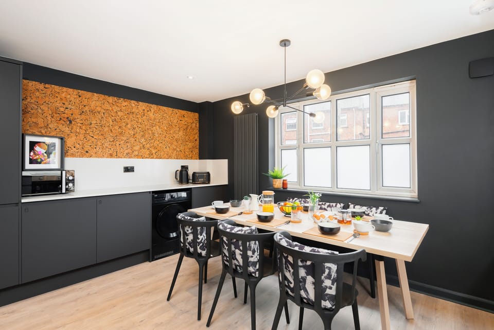 House, 6 Bedrooms | Private kitchen | Full-size fridge, microwave, stovetop, dishwasher