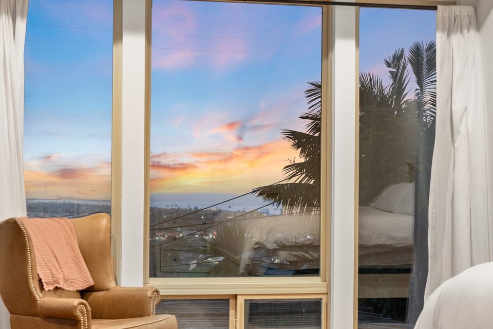 Wake up to this! ???? The stunning views from this bedroom window are your daily dose of paradise.
