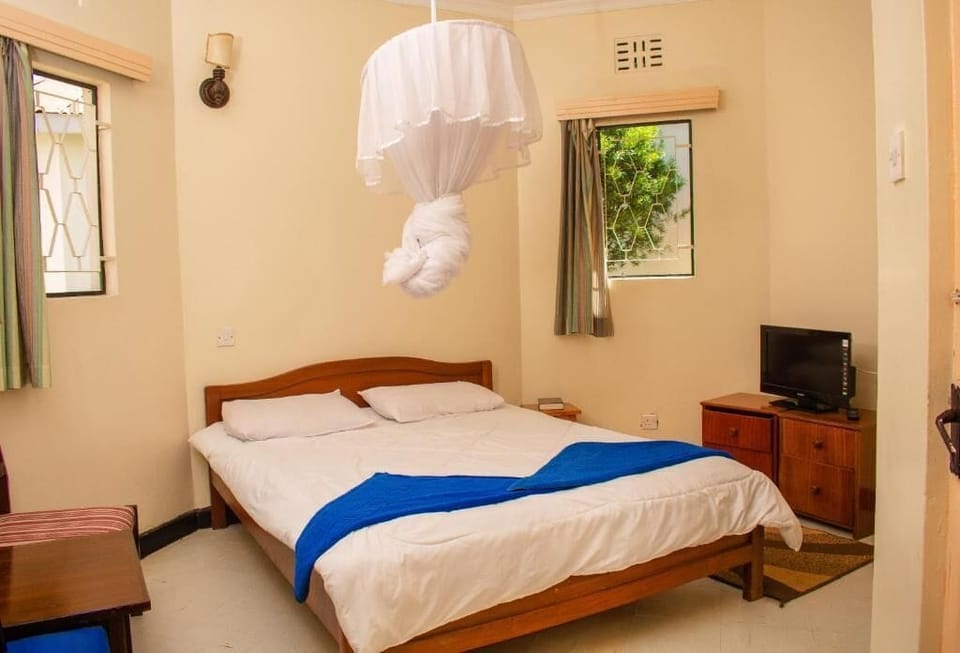 Standard Double Room | Free WiFi, bed sheets