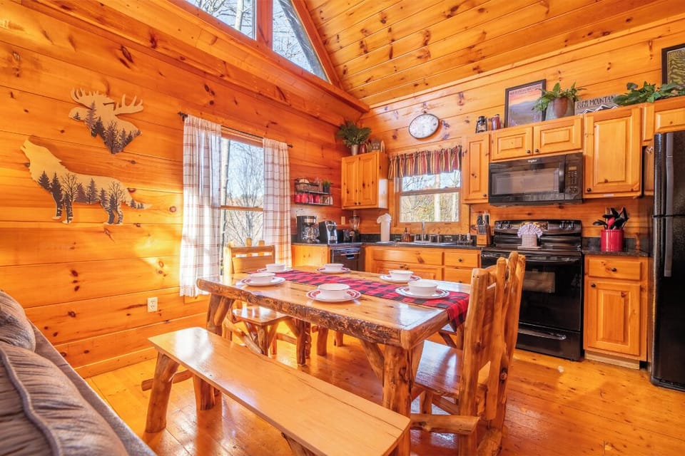 TreeTop Lodge's inviting dining area