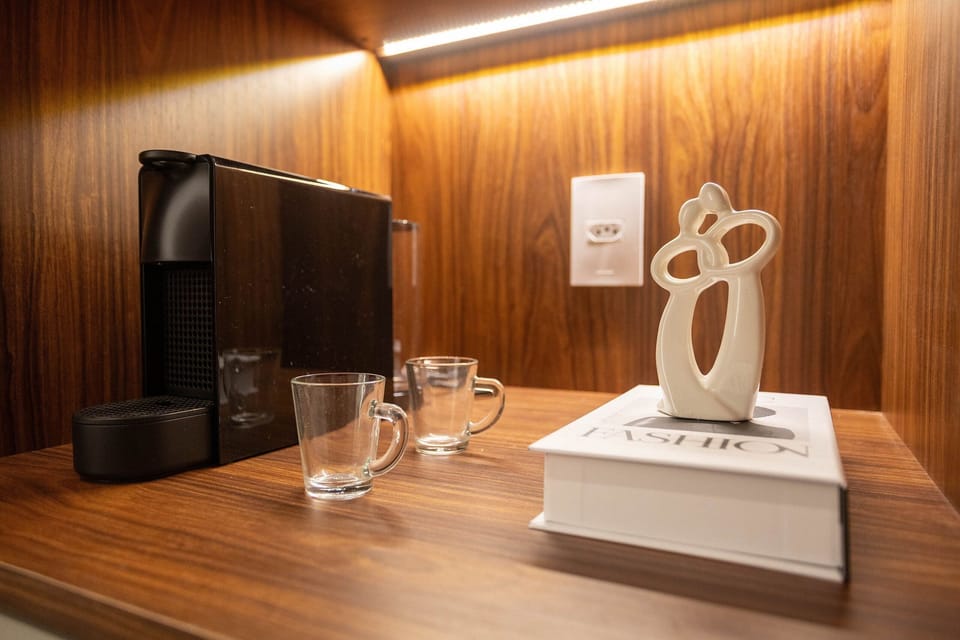 Deluxe Apartment | Coffee and/or coffee maker