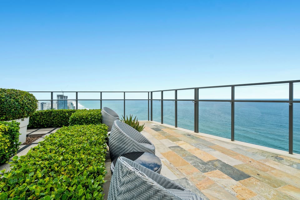 Bask in breathtaking ocean views from the shared rooftop terrace—an inviting spot to unwind in the sea breeze, enjoy a morning coffee, or watch the sunset over the coastline.