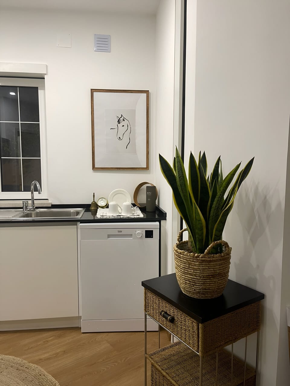 Microwave, dishwasher, coffee/tea maker, cookware/dishes/utensils