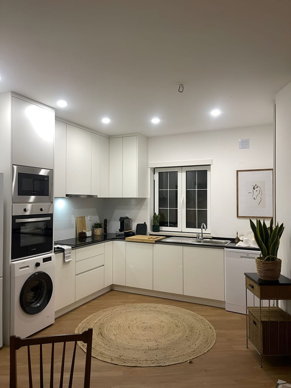 Microwave, dishwasher, coffee/tea maker, cookware/dishes/utensils
