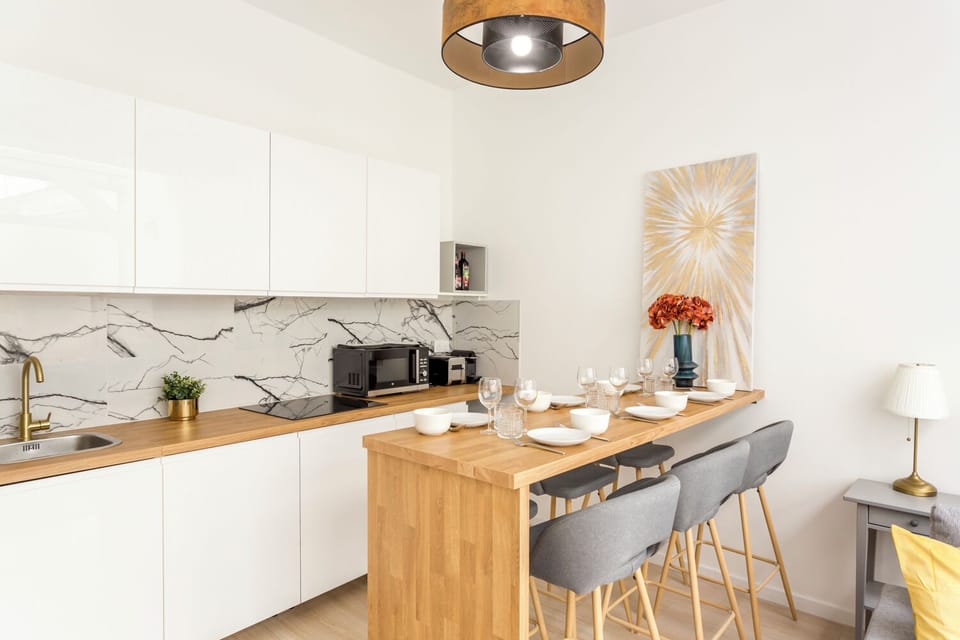 Apartment, Courtyard View | Private kitchen | Fridge, microwave, stovetop, electric kettle