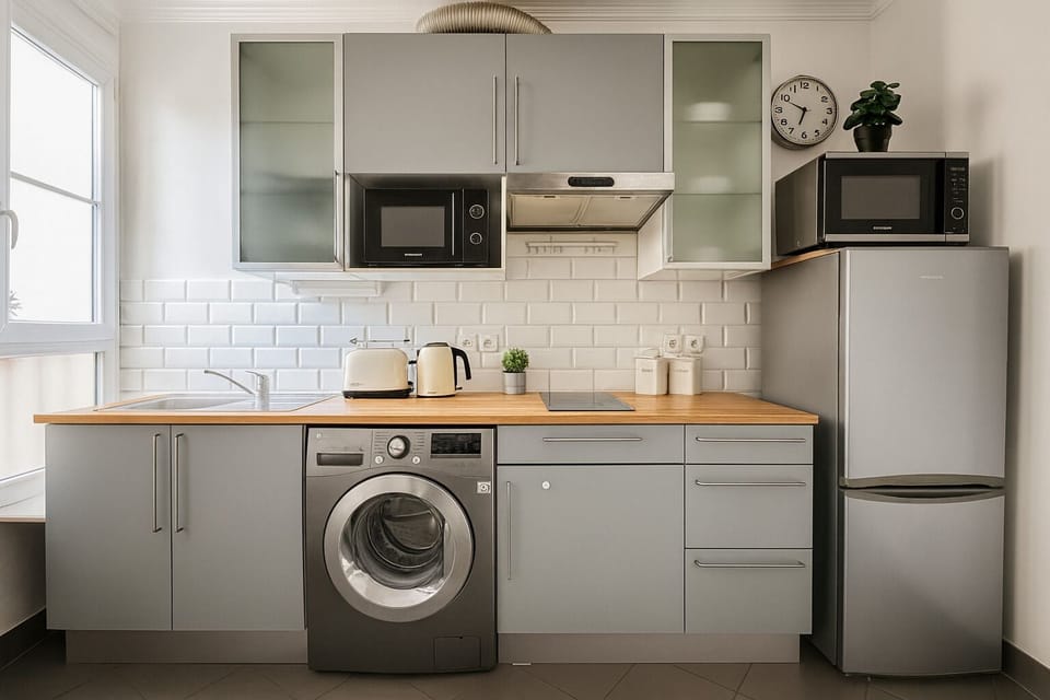 Apartment | Private kitchen | Fridge, microwave, oven, stovetop