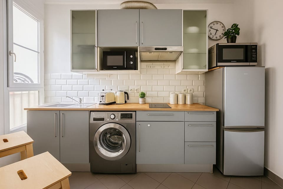 Apartment | Private kitchen | Fridge, microwave, oven, stovetop