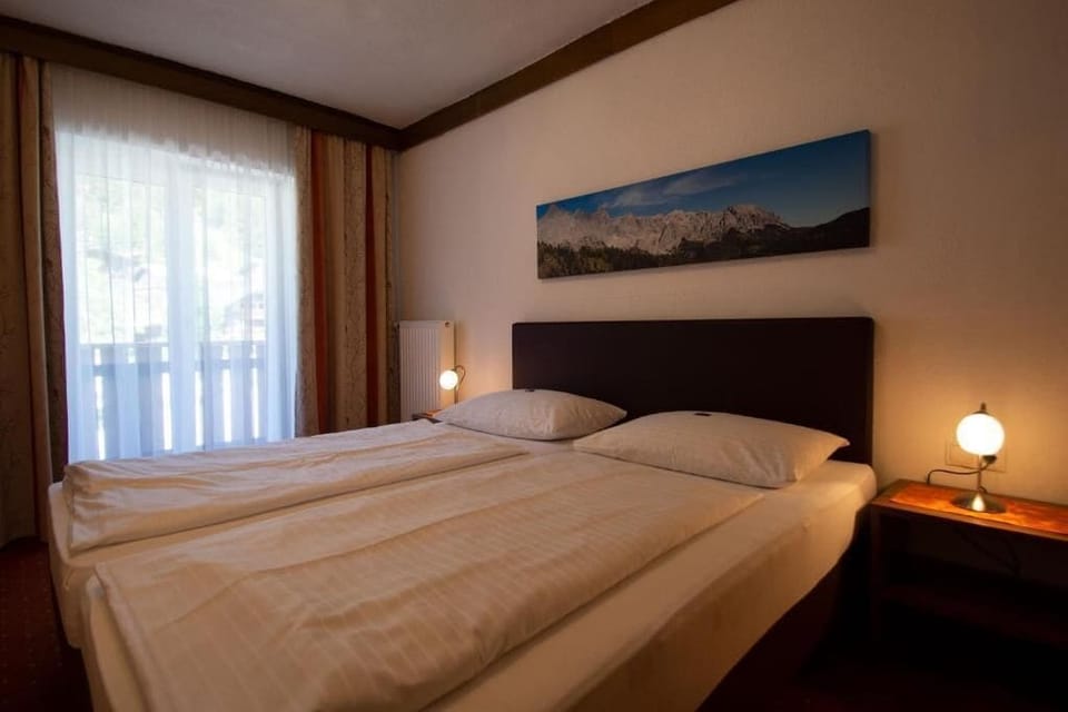 Double Room, Mountain View | Desk, free WiFi