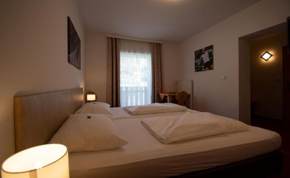 Deluxe Double Room, Mountain View | Desk, free WiFi