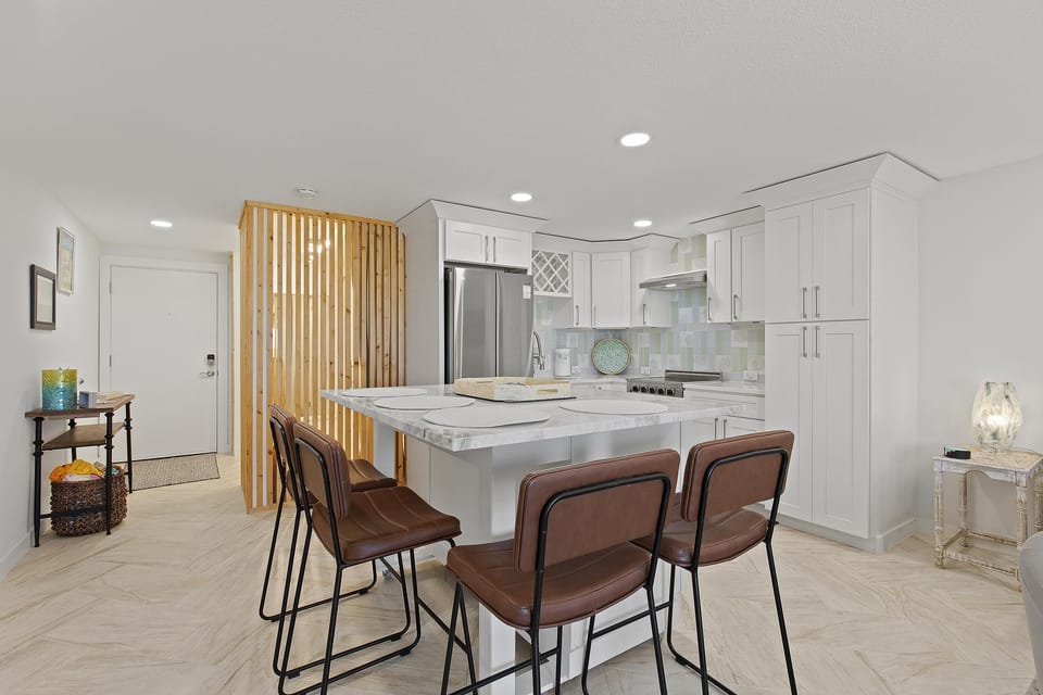 Condo, Multiple Beds (Mariner's Cove 308) | Dining