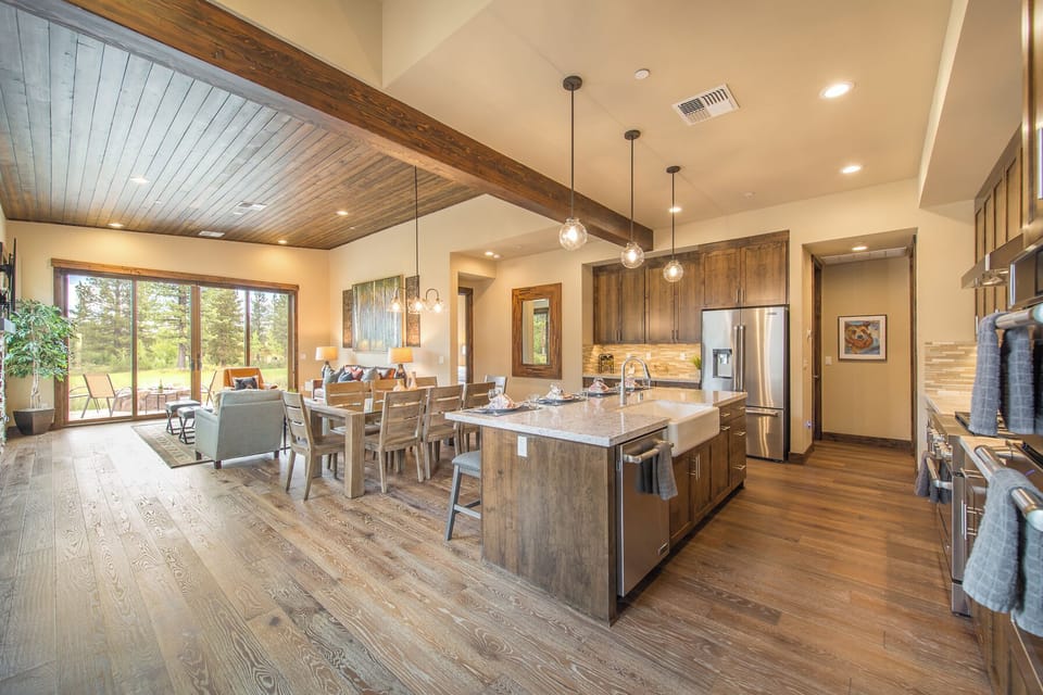 Dining/Kitchen Area