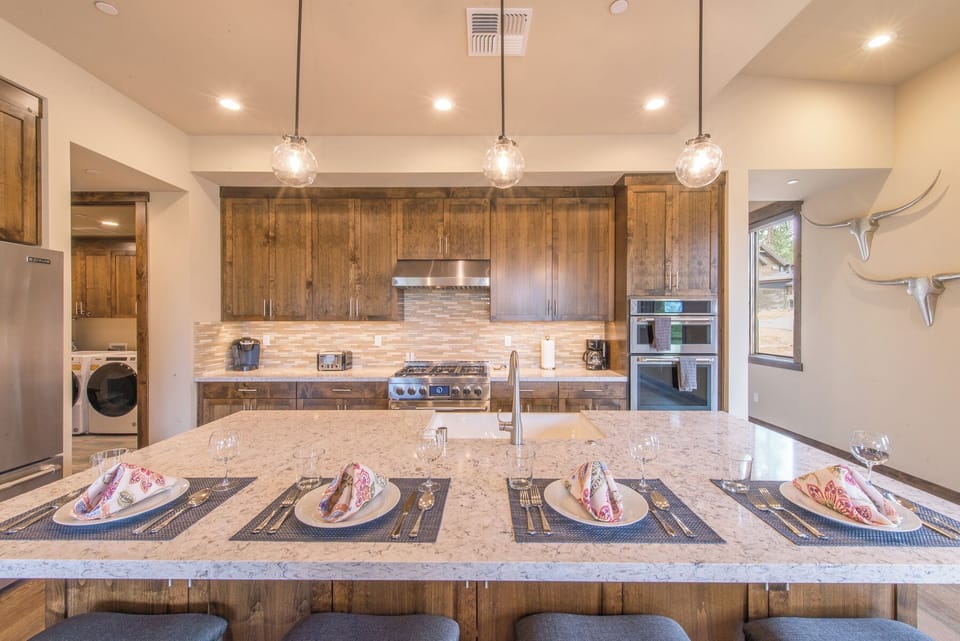 Dining/Kitchen Area
