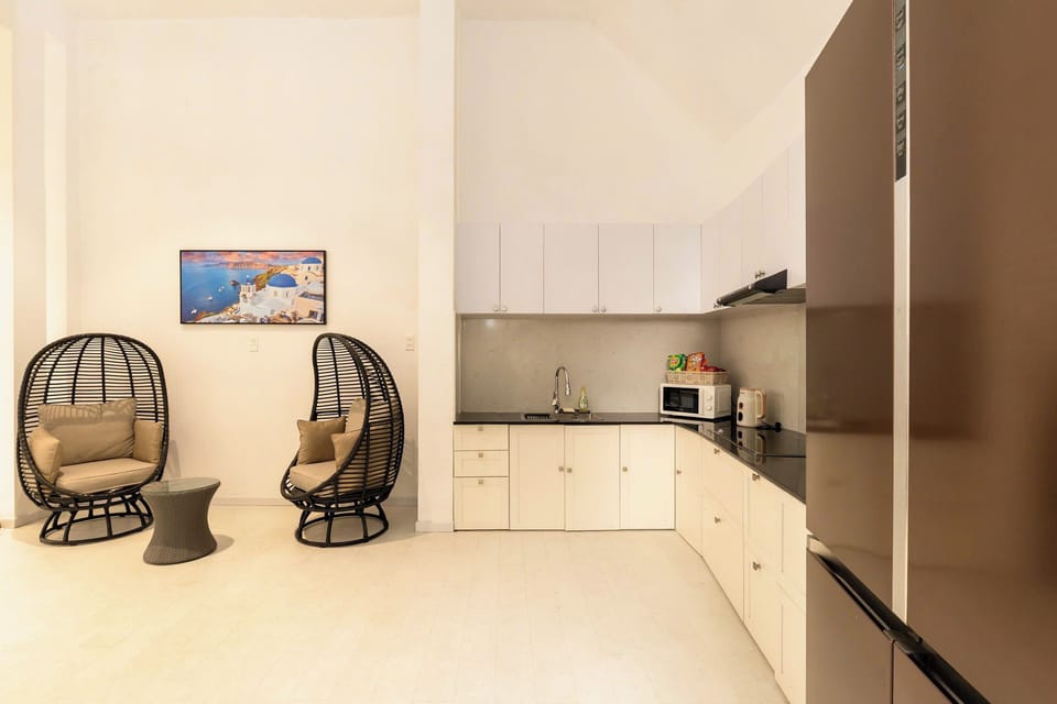 Superior Villa, City View | Shared kitchen