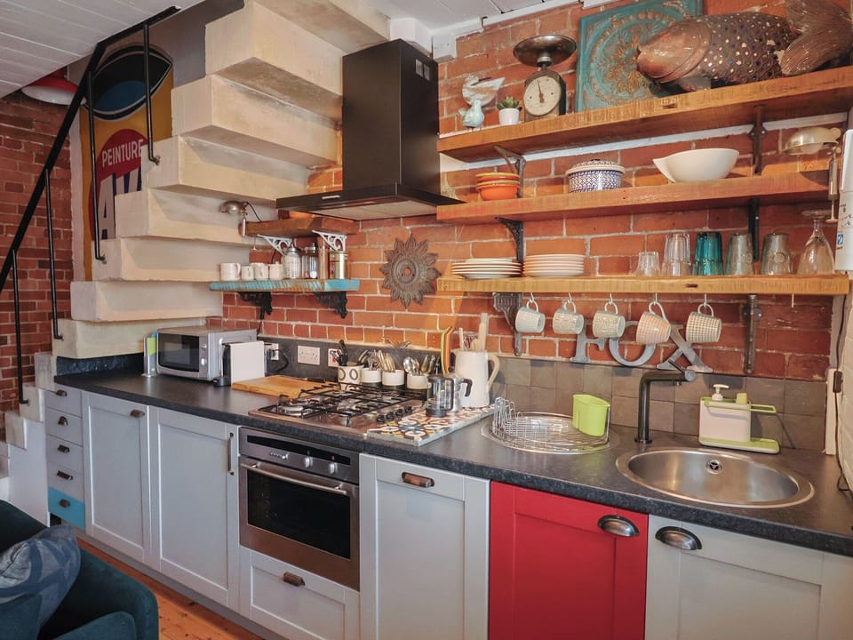 Dishwasher, cookware/dishes/utensils