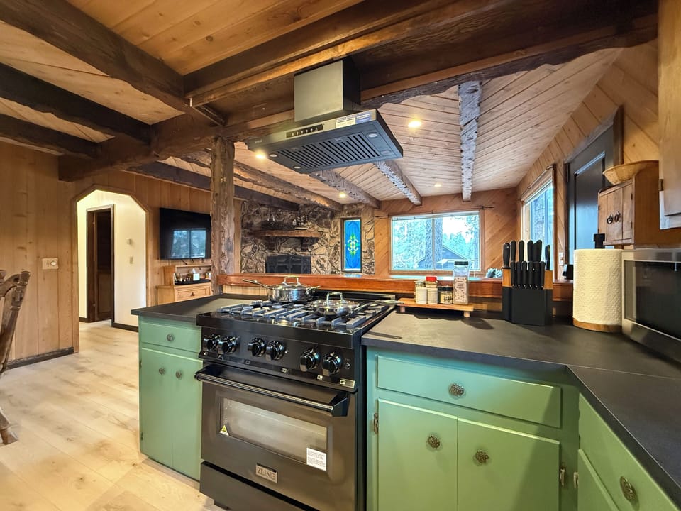 Alpine Heritage | Private kitchen | Full-size fridge, microwave, coffee/tea maker, electric kettle