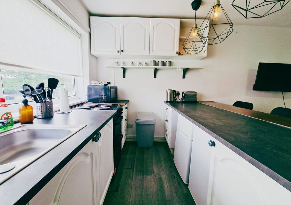 Condo, Private Bathroom | Shared kitchen | Electric kettle, toaster