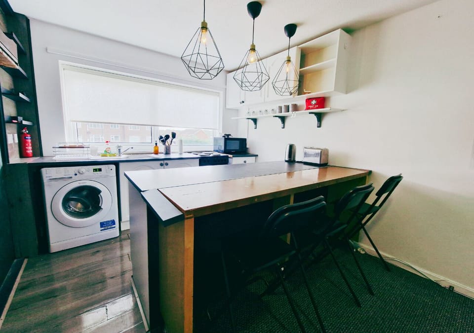 Condo, Private Bathroom | Shared kitchen | Electric kettle, toaster