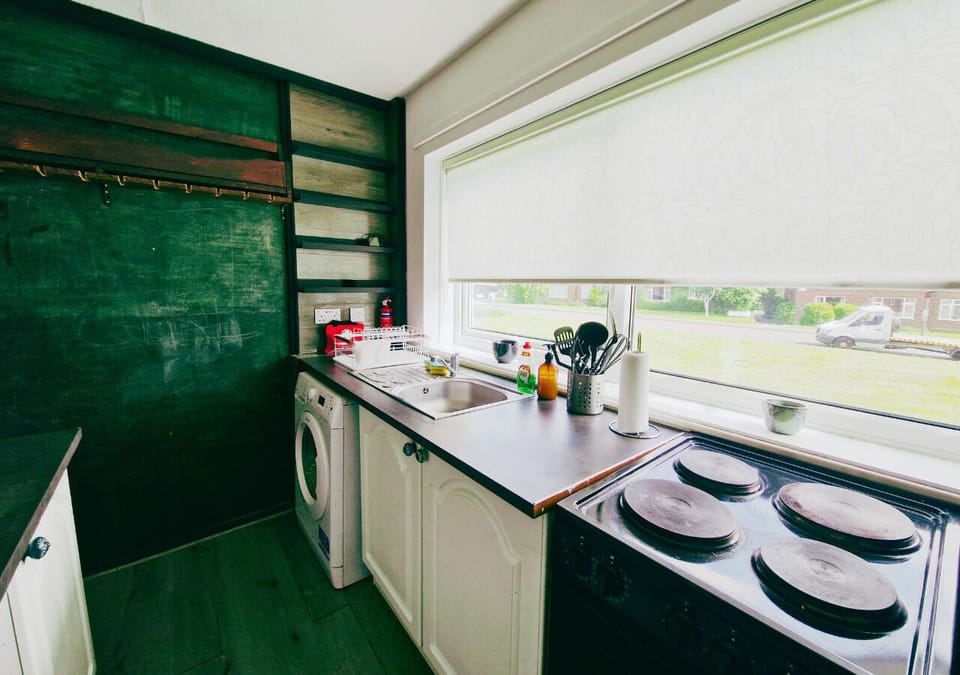 Condo, Private Bathroom | Shared kitchen | Electric kettle, toaster