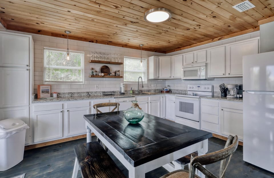 House, Multiple Beds (Whitesands Beach House - North) | Private kitchen | Oven, toaster