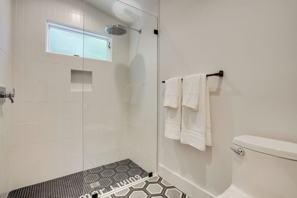 Full Bathroom | 1st Floor