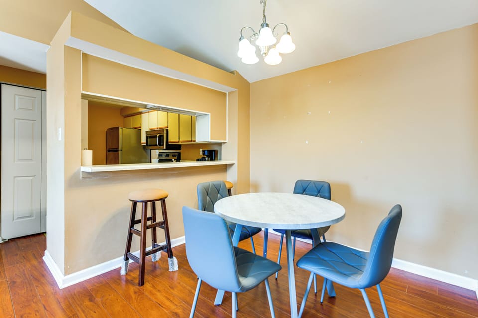 Dining Table | Dishware & Flatware