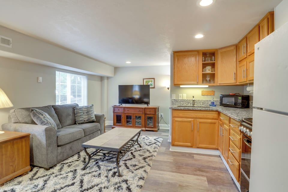 Living Room | Free WiFi | Smart TV
